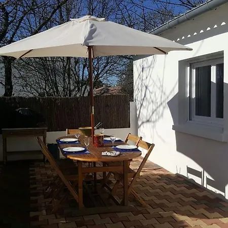 De Sauveterre Petit Dejeuner Compris *