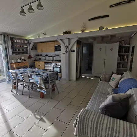 Holiday home De Sauveterre Petit Dejeuner Compris *