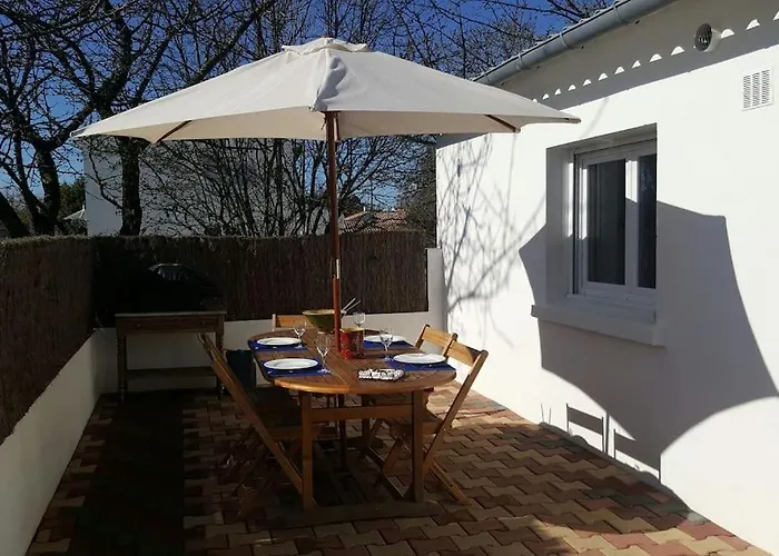 De Sauveterre Petit Dejeuner Compris *