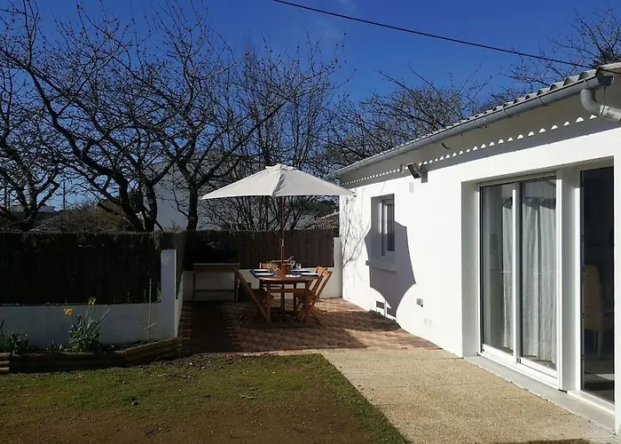 De Sauveterre Petit Dejeuner Compris