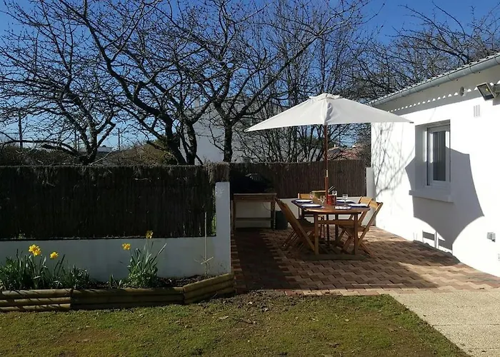 De Sauveterre Petit Dejeuner Compris *