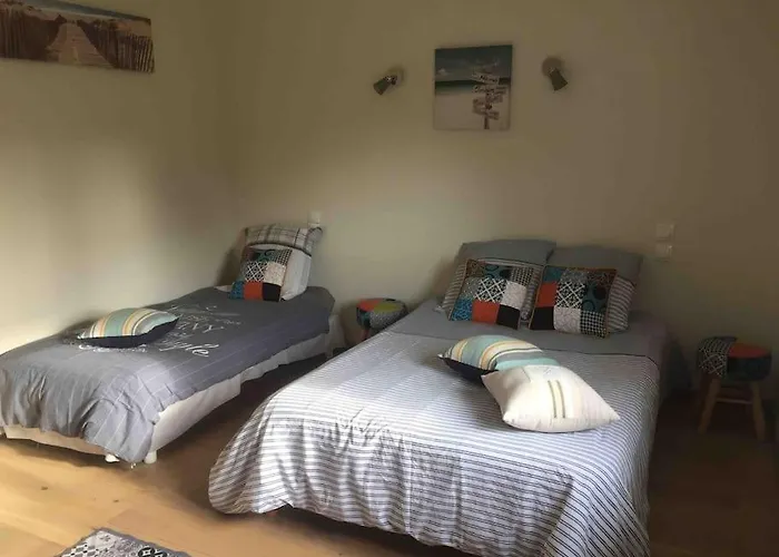 De Sauveterre Petit Dejeuner Compris 펜션 *