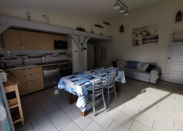 De Sauveterre Petit Dejeuner Compris